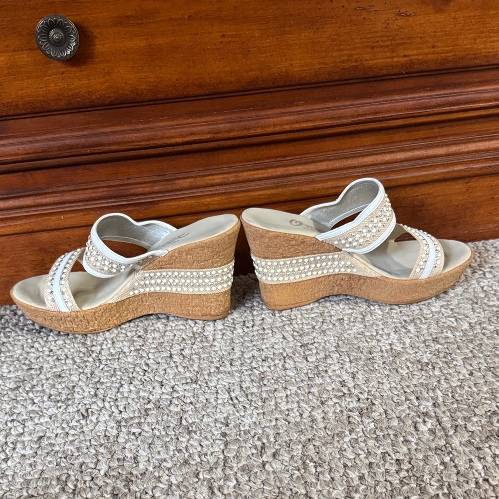 Elegant Beaded White and Tan Wedge Sandals - Picture 4 of 4